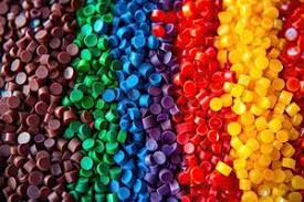 Polímeros e grânulos plásticos coloridos para extrusão
